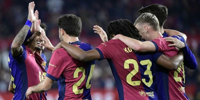 Momen selebrasi gol Eric Garcia dalam laga Liga Spanyol 2024-2025 antara Sevilla vs Barcelona di Stadion Ramon Sanchez Pizjuan, 9 Februari 2025. (Photo by CRISTINA QUICLER / AFP)