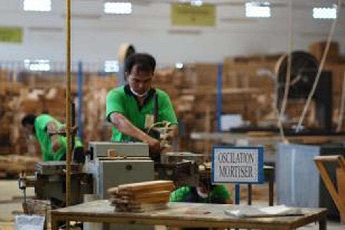 Suasana di pabrik kedua (mebel) PT Nagabhuana Aneka Piranti, Solo, Rabu (11/12/2013). Perusahaan mebel ini memiliki 4 unit pabrik, dan pabrik terakhir rencananya digunakan untuk industri pengolahan kayu (plywood).