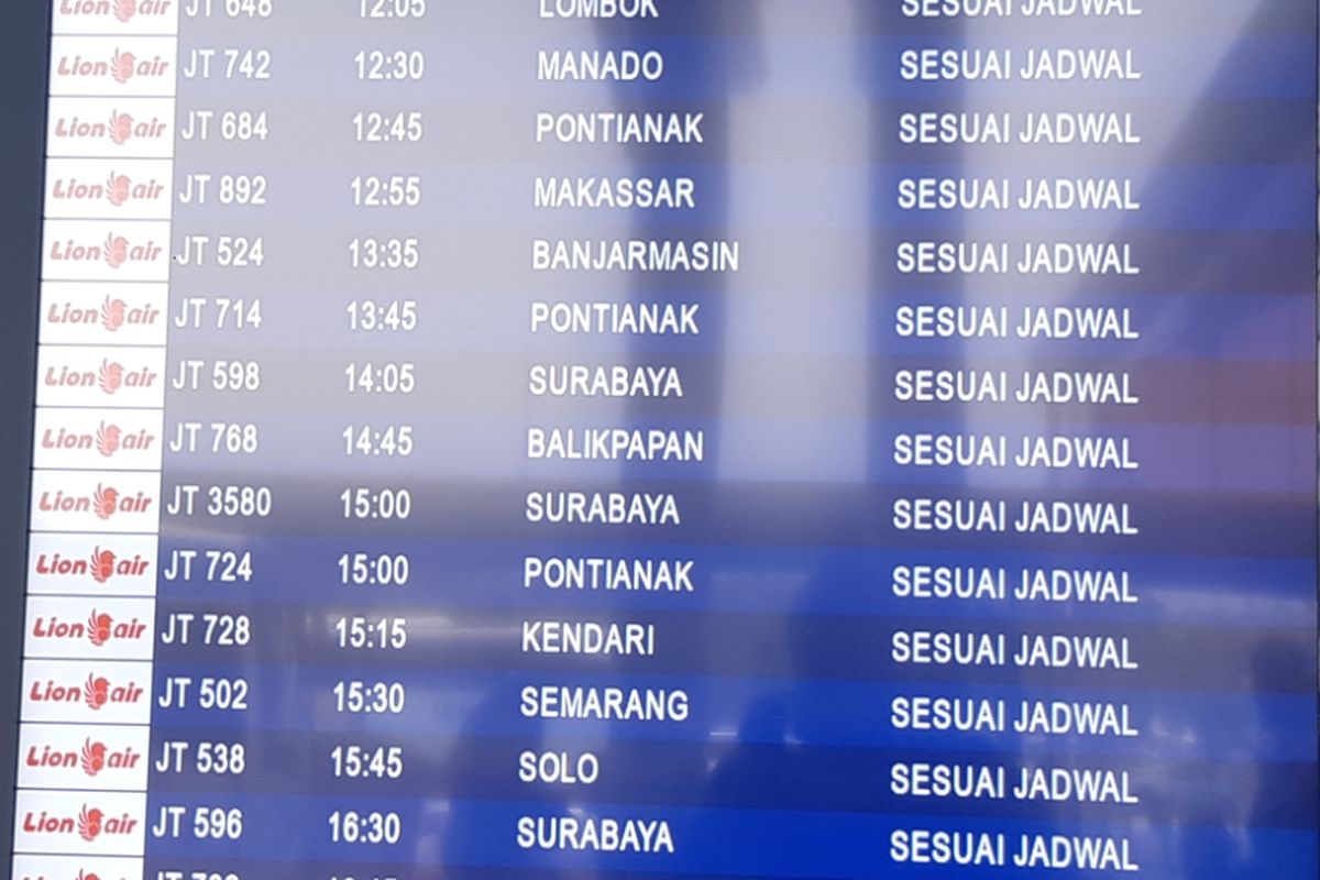 Jadwal penerbangan domestik maskapai Lion Air terpantau sesuai jadwal di Terminal 1A Bandara Soekarno-Hatta, Tangerang, Rabu (18/9/2019)