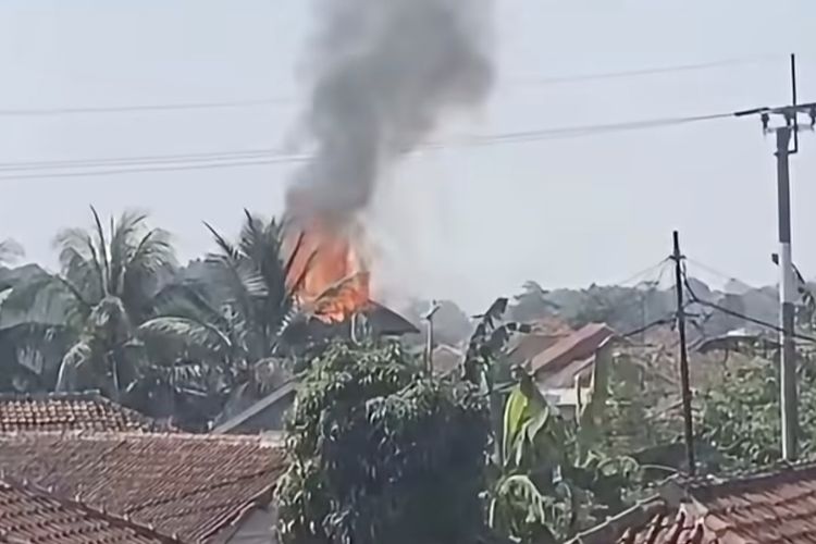 Diduga Korsleting Listrik, Ponpes di Jasinga Bogor Terbakar