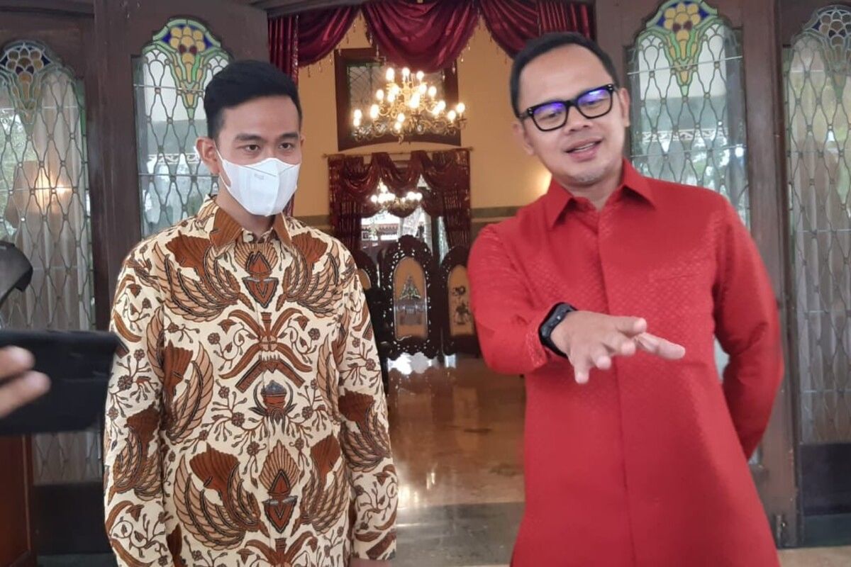 Wali Kota Solo Gibran Rakabuming Raka dan Wali Kota Bogor Bima Arya Sugiarto di Loji Gandrung Solo, Jawa Tengah, Rabu (12/10/2022).