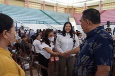 Pemkab Jembrana Bagikan Beasiswa untuk Mahasiswa Berprestasi dan Kurang Mampu