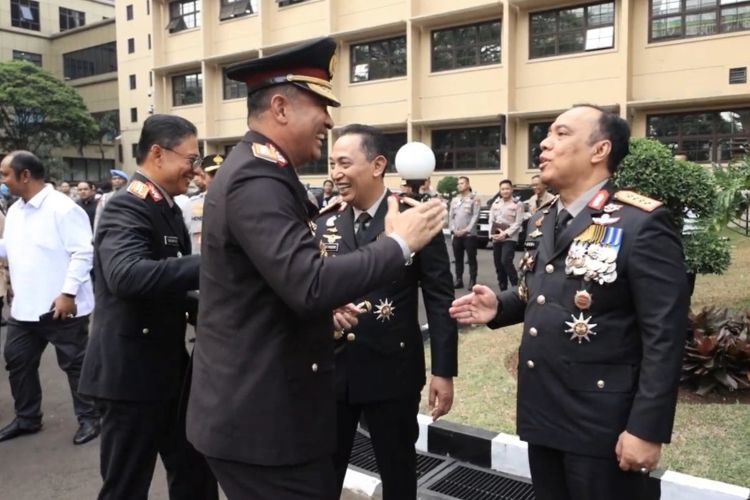 Momen Listyo Sigit Sambut Suyudi di Mabes Polri Usai Dilantik di Istana