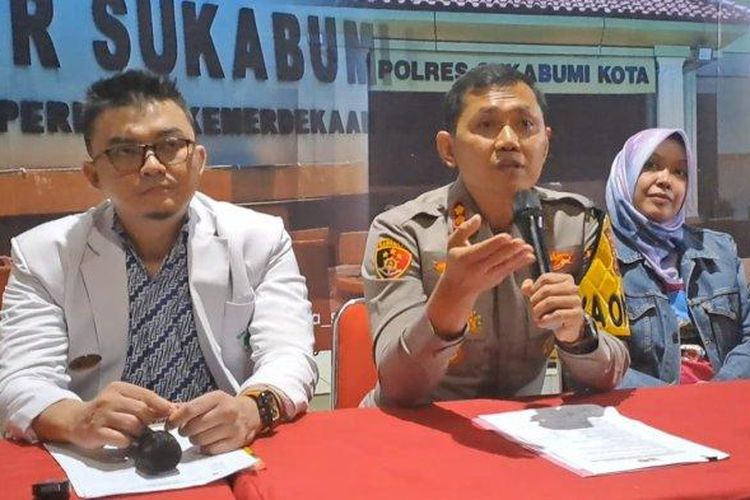 Kapolres Sukabumi Kota AKBP Ari Setyawan Wibowo saat menyampaikan keterangan hasil penyelidikan kasus meninggalnya MDH (9) yang diduga meninggal karena dianiaya teman sekolah, Senin (10/7/2023) malam.