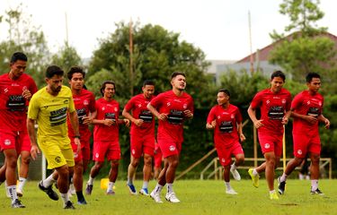 Arema FC membuka tahun 2023 dengan menjalankan program latihan terpusat untuk persiapan putaran kedua Liga 1 2022-2023 di Agro Kusuma Kota Batu, Selasa (3/1/2023) sore.