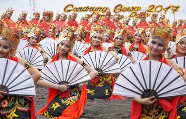Sebanyak 1.286 penari ikut mengambil peran di Festival Gandrung Sewu 2017