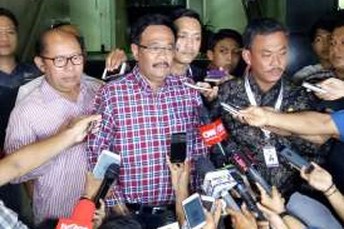 Calon wakil gubernur DKI Jakarta, Djarot Saiful Hidayat bersama Prasetio Edi Marsudi saat di Mapolda Metro Jaya, Senin (21/11/2016).