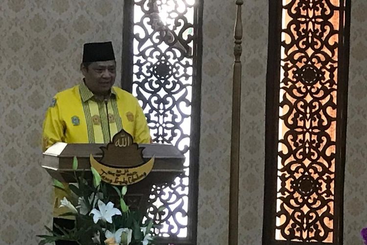Ketua Umum Partai Golkar Airlangga Hartarto saat berbicara di hadapan pengurus DPD I, II hingga kecamatan se-Jawa Barat di Tajug Gede Cilodong, Purwakarta, Sabtu (31/8/2019).
