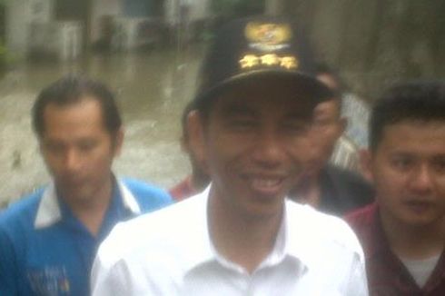 Jokowi Gelontorkan Rp 40 Juta untuk Korban Banjir Makasar