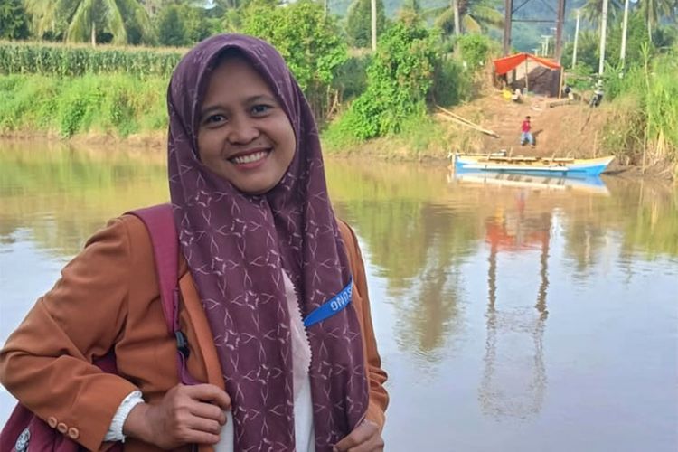 Kisah Siti Romlah, Pelita Pendidikan di Kawasan Transmigrasi Sandalan