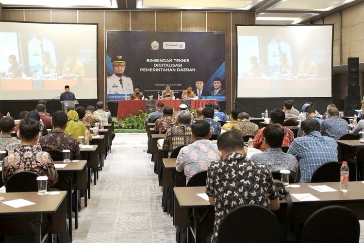 Dinas Komunikasi, Informatika, Statistik, dan Persandian (Diskominfo-SP) Provinsi Sulawesi Selatan (Sulsel) melalui Bidang Aplikasi dan Informatika (Aptika) menggelar Bimbingan Teknis (Bimtek) Digitalisasi Pemerintahan Daerah di Hotel Novotel, Makassar, Kamis (8/6/2023).

