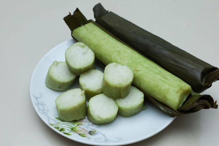 ilustrasi lontong daun. 