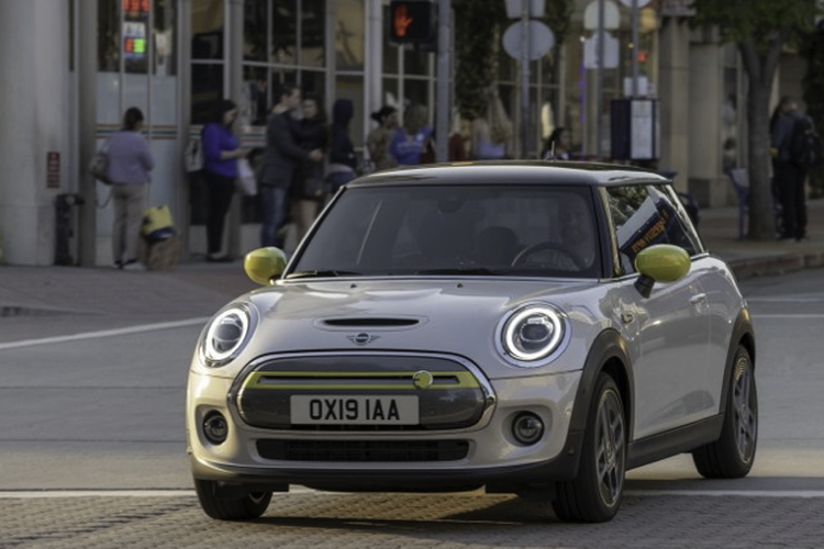 Mini Cooper SE berteknologi listrik