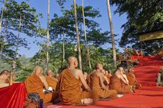43 Biksu Thudong Mulai Berjalan Kaki dari Semarang ke Candi Borobudur
