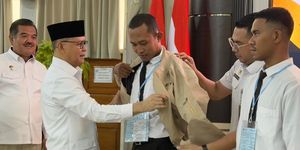 Menteri Perlindungan Pekerja Migran Indonesia (P2MI), Mukhtarudin, menghadiri sekaligus memberikan sambutan motivasi dalam acara Pelepasan Pemberangkatan dan Pembukaan Orientasi Pra Pemberangkatan (OPP) Program G to G Korea Selatan di BBPPMPV Bisnis dan Pariwisata, Sawangan, Depok, Senin (27/4/2026).
