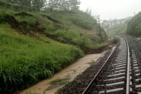 Jalur Kereta Api di Blitar Tertimbun Longsor, Perjalanan 2 KA Tertahan