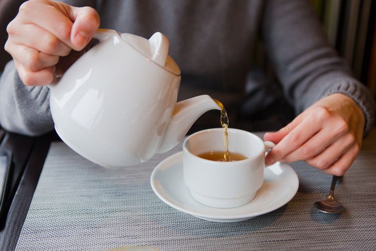 Berapa banyak kamu minum teh setiap hari? Minum teh setiap hari lebih dari 4 cangkir termasuk berlebihan dan bisa menimbulkan efek samping buruk bagi kesehatan.