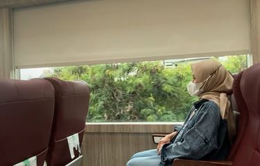 Kaca jendela kereta Panoramic yang bisa dibuka tutup. 