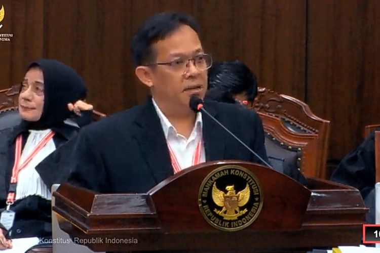 Ekonom Universitas Indonesia (UI) Vid Adrison dihadirkan sebagai ahli oleh Tim Hukum Anies Baswedan dan Muhaimin Iskandar dalam sidang sengketa hasil Pemilihan Presiden (Pilpres) 2024 di Mahkamah Konstitusi (MK), Senin (1/4/2024).