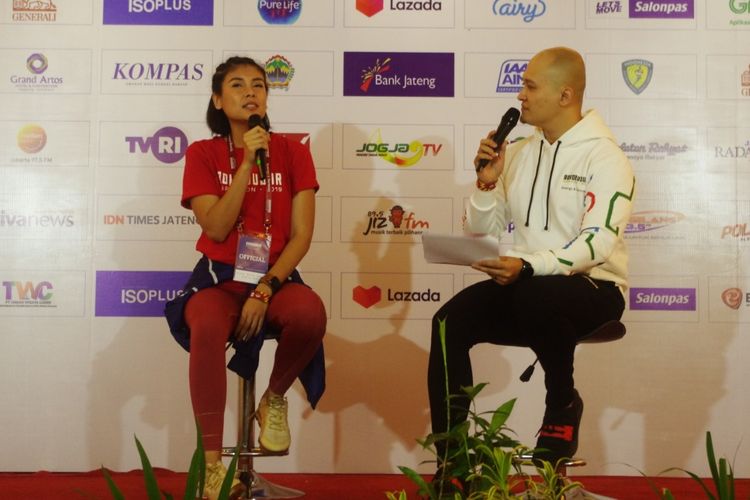 Pegiat lari sekaligus Brand Ambassador, Sigi Wimala (kiri), dalam press conference Borobudur Marathon, Sabtu (16/11/2019) di Artos Mall, Magelang.