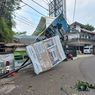 Baliho dan Tiang di Jalan Cirendeu Ambruk, Saksi: Kabel Tersangkut Bus TransJakarta