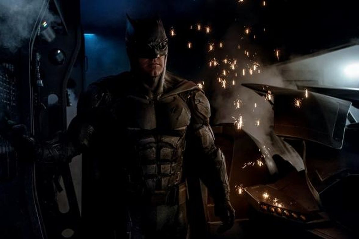 Penampakan Batsuit terbaru yang akan dikenakan Batman dalam film Justice League.