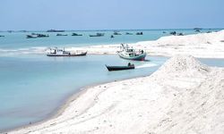 Sedimentasi di Pelabuhan Bangka Ciptakan Gunung Pasir, Nelayan Terhambat