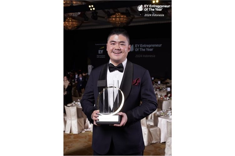 EY EOY adalah ajang penghargaan bergengsi yang diberikan kepada wirausahawan yang terus membawa kesuksesan.