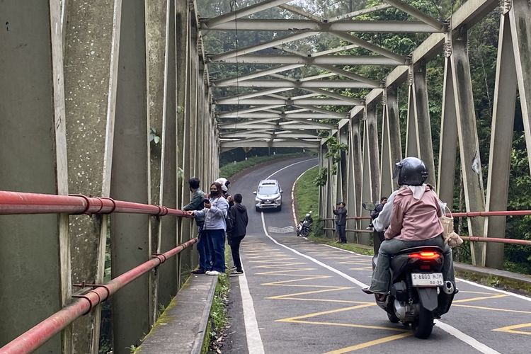 Jembatan Cangar Diawasi Ketat, Usai Diserbu Orang Saat Weekend
