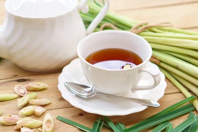 Ilustrasi minuman herbal dari serai untuk atasi pegal linu