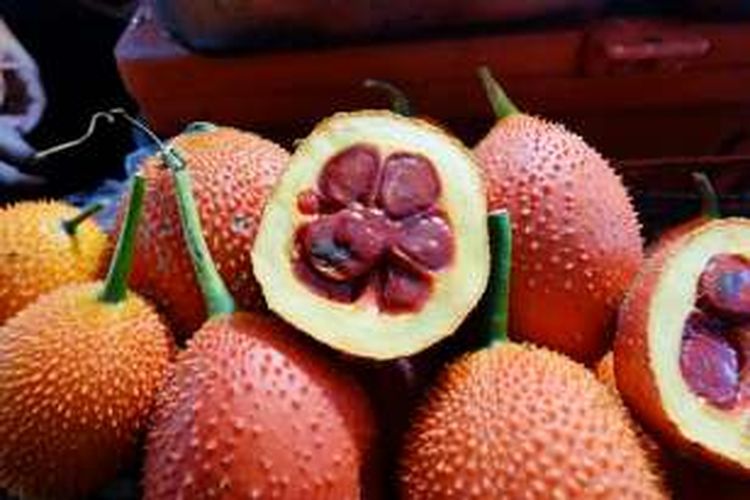Gac, alias Momordic cochonchinensis, adalah buah langka yang ditemukan di negara-negara Asia Tenggara khususnya Vietnam, Thailand, Laos, Kamboja, dan Myanmar. 