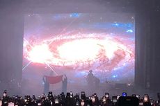 Buka Konser, LANY Kibarkan Bendera Merah Putih di Atas Panggung