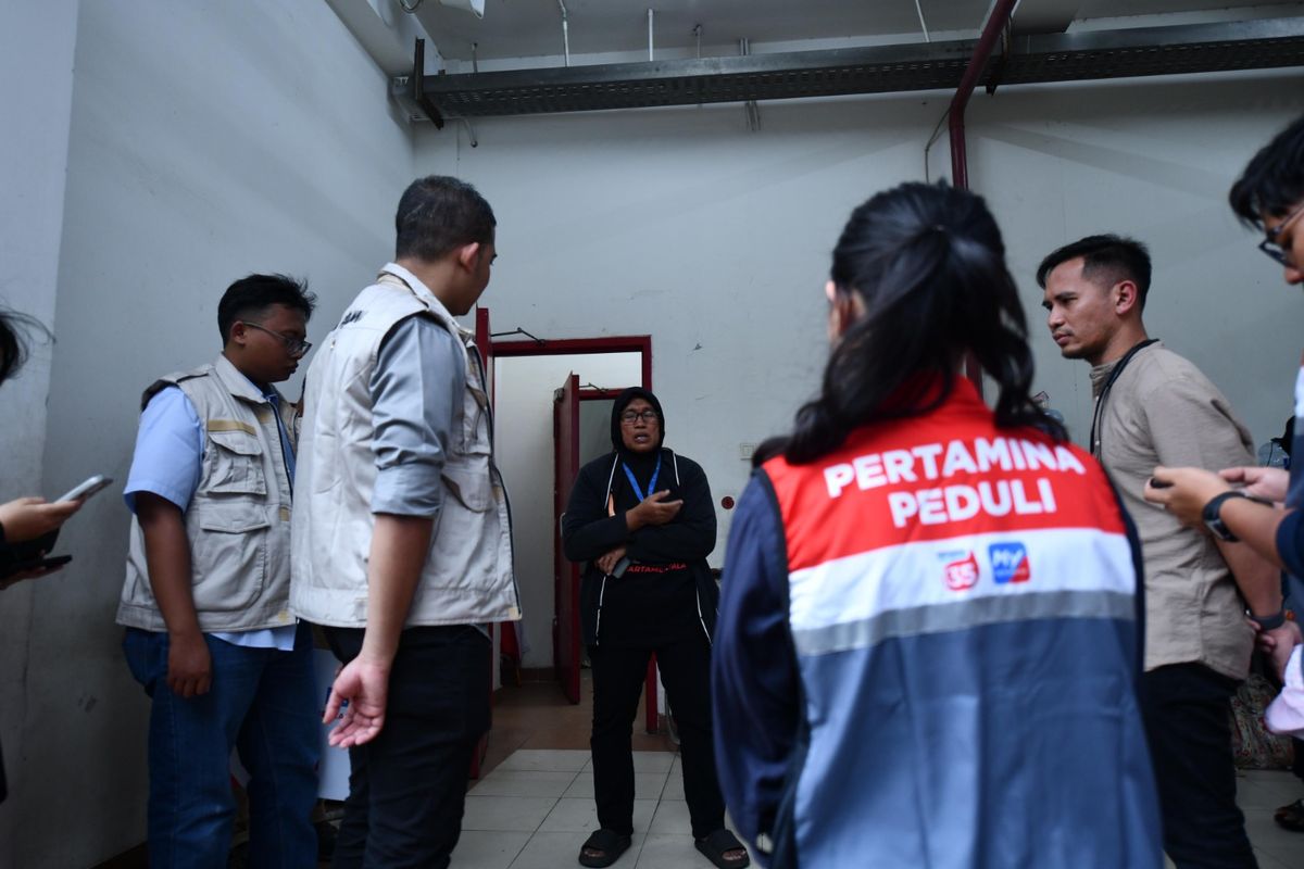 Pertamina Peduli menyalurkan bantuan untuk korban banjir di Kelurahan Pengadegan, Pancoran, Jakarta Selatan, Kamis (6/3/2025).