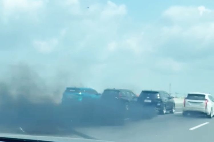 Demi Konten, 4 Mobil SUV Ngebut di Jalan Tol Jombang-Mojokerto 