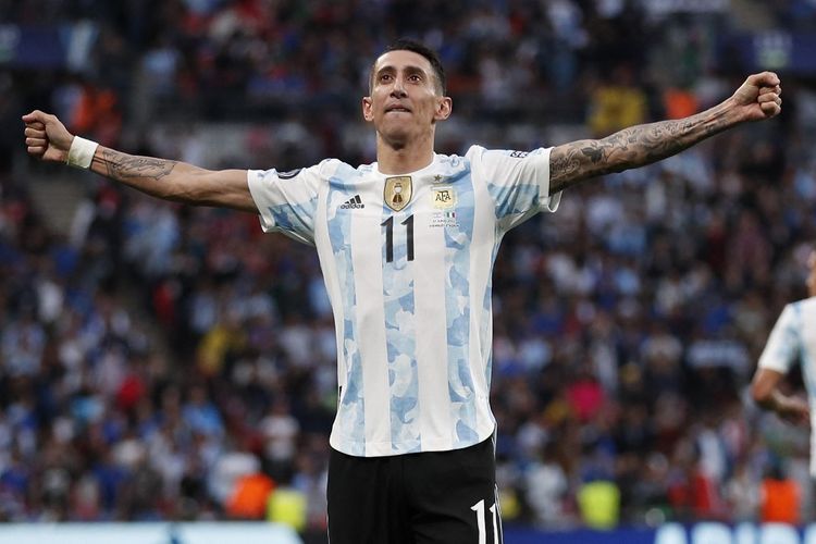 Bintang Argentina, Angel Di Maria, melakukan selebrasi usai menjebol gawang Italia dalam duel bertajuk Finalissima di Stadion Wembley, Inggris, 1 Juni 2022. 