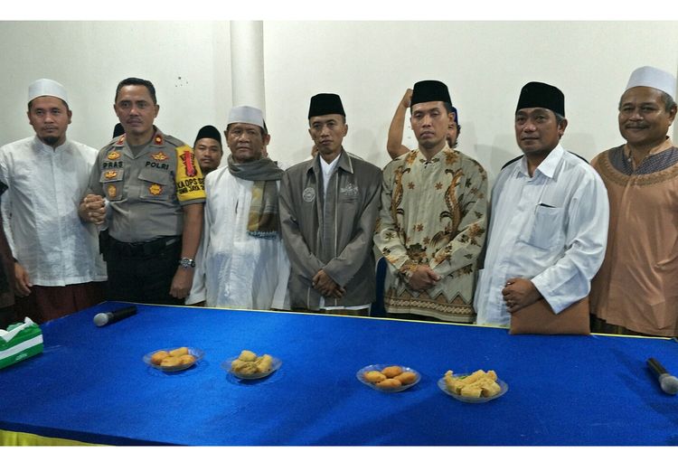 Mediasi para tokoh agama dan Winardi yang mengaku Imam Mahdi di Kecamatan Sawangan, Depok, Rabu (29/5/2019).