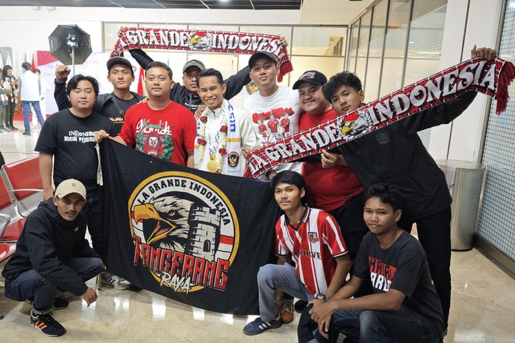 Timnas Futsal Indonesia disambut La Grande Indonesia setibanya di Tanah Air usai bertanding di SEA Games 2025