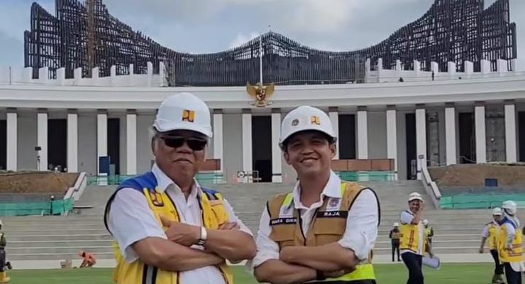 Basuki dan Raja Juli Berpose di Lapangan Upacara IKN Berlatar Garuda Raksasa