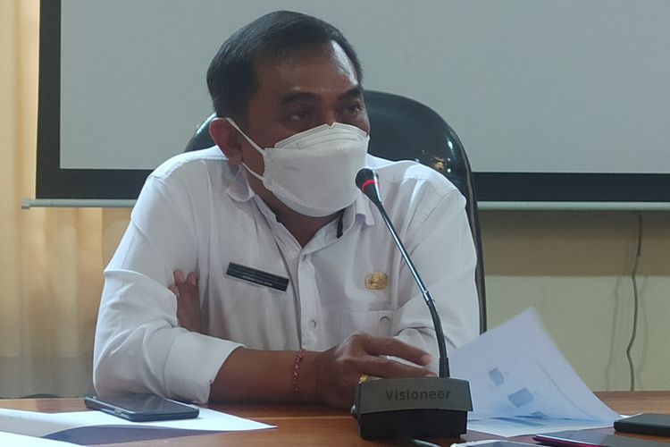 Kepala Dinas Kesehatan (Kadinkes) Bali I Nyoman Gede Anom saat diwawancarai di Kantor Dinas Kesehatan Jalan Melati, Denpasar, Pada Rabu (20/4/2022). KOMPAS.COM/ Yohanes Valdi Seriang Ginta