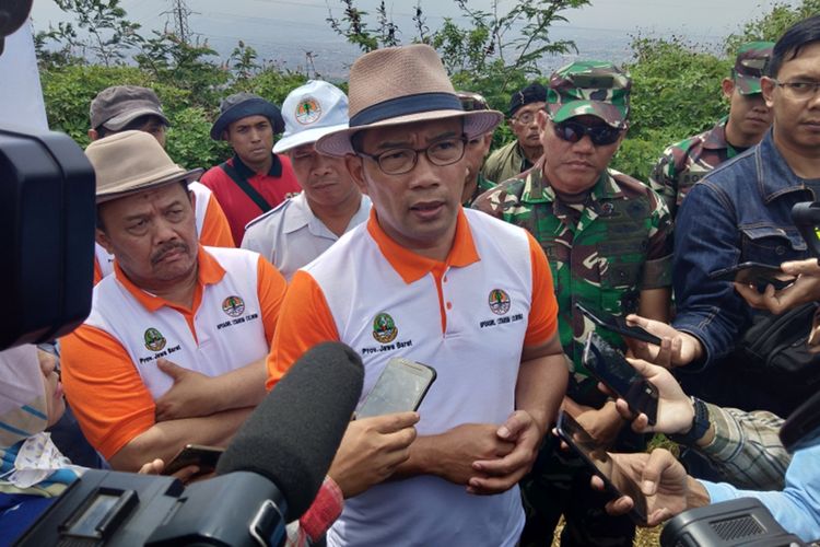 Gubernur Jawa Barat Ridwan Kamil saat ditemui usai prosesi penanaman pohon di kawasan Cimenyan, Kabupaten Bandung, Senin (9/12/2019).