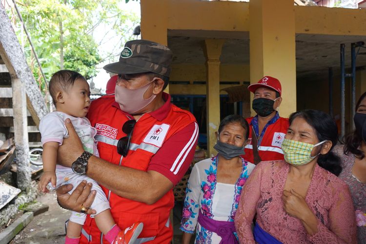 Ni Kadek Ayu Padmini Suari, balita 1,5 tahun disambangi Wakil Bupati Klungkung, I Made Kasta 