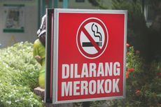 Selain Berbahaya, Merokok Sambil Berkendara Bisa Kena Denda Rp 750.000