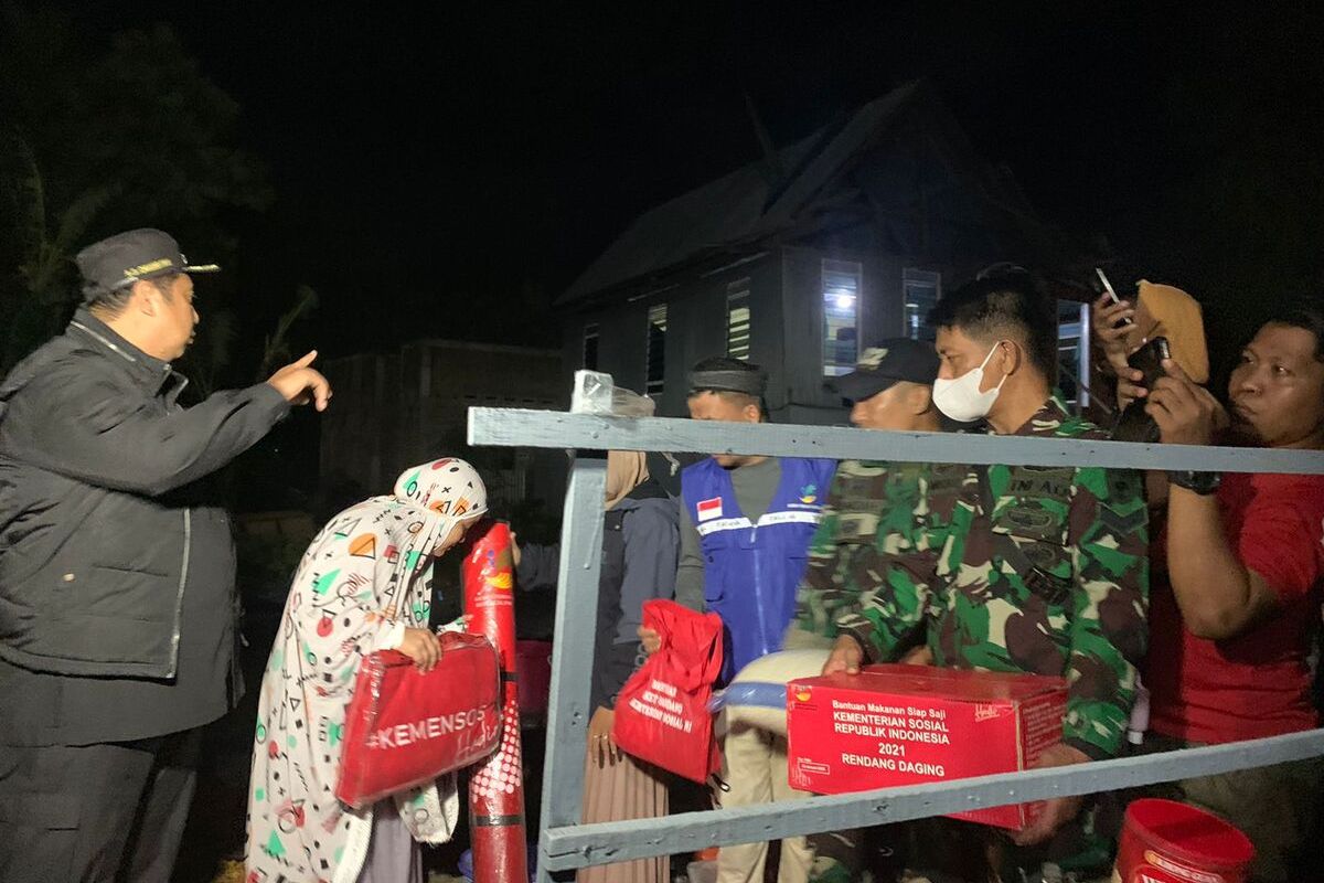 Sebanyak 90 rumah rusak dan 1 orang meninggal dunia akibat diterjang angin puting beliung di Kelurahan Baju Bodo, Kelurahan Baji Pamai dan Desa Borikamase, Kabupaten Maros, Kamis, (16/6/2022) sekitar pukul 16.30 Wita