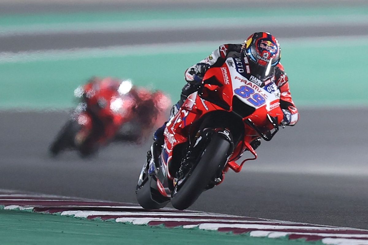 Pebalap Pramac Racing Jorge Martin saat mengikuti sesi kualifikasi MotoGP Doha 2021 di Sirkuit Interanasional Losail, Qatar, 3 April 2021. 