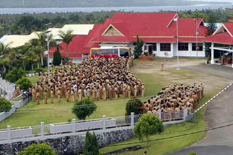 Apel bersama Aparat Sipil Negara (ASN) di lingkungan Pemerintahan Kabupaten Kepulauan Talaud yang dipimpin Penjabat Bupati Petrus Tuange, Senin (15/1/2018).