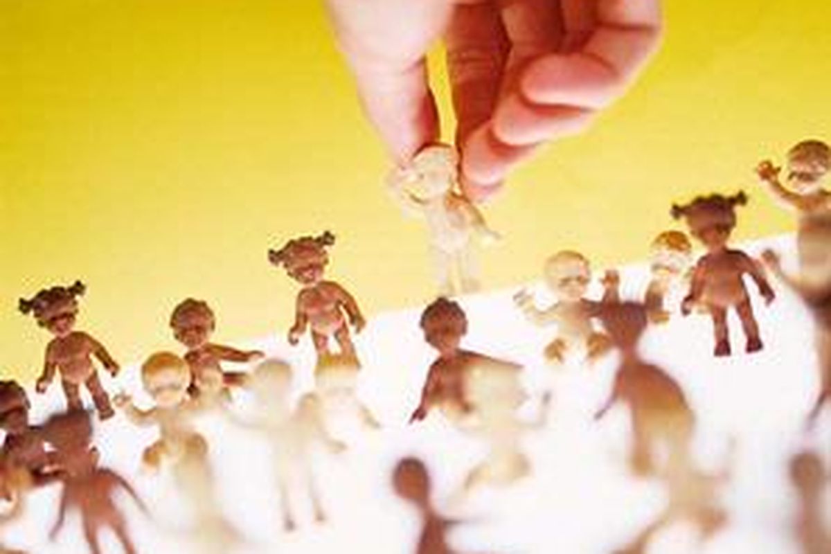 Ilustrasi: Penguasaan orang dewasa terhadap anak-anak.