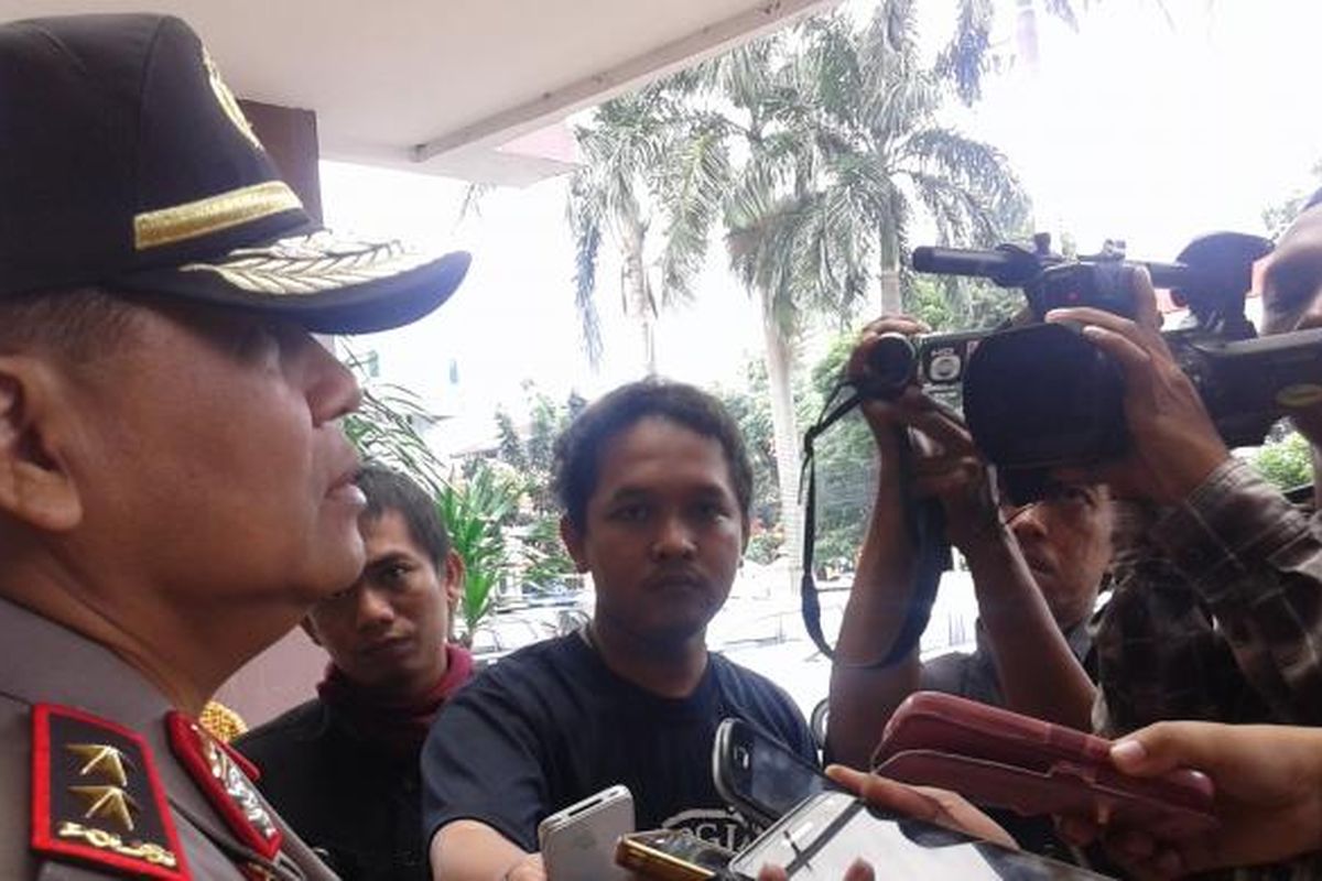 Irjen Pol Unggung Cahyono menghimbau masyarakat agar tidak main hakim sendiri terhadap pelaku pencurian motor saat kunjungan di Polres Metro Jakarta Selatan, Senin, (2/3/2015).