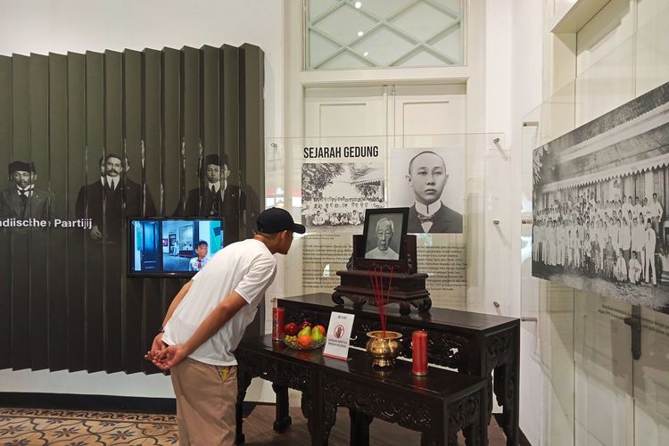 Pengunjung di Museum Sumpah Pemuda, Jakarta Pusat,  Rabu (25/10/2023).