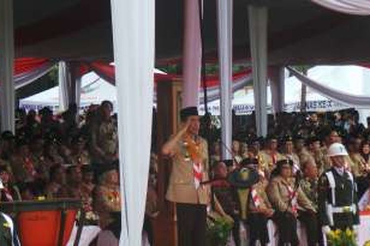 Presiden Joko Widodo menjadi pembina upacara dalam Jambore Nasional X 2016 di Cibubur, Jakarta Timur,  Minggu (14/8/2016).
