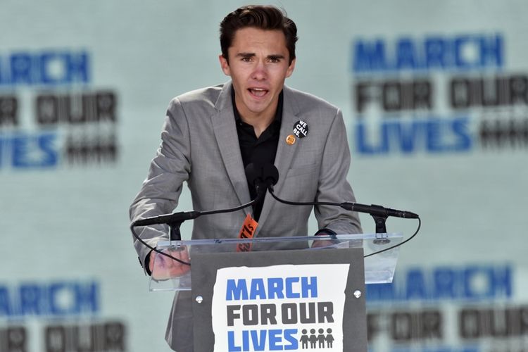 David Hogg (17), salah satu korban selamat dalam tragedi penembakan massal di sekolah Florida, 14 Februari 2017 lalu, akan segera merilis buku tentang kampanye pengetatan pemilikan senjata api.